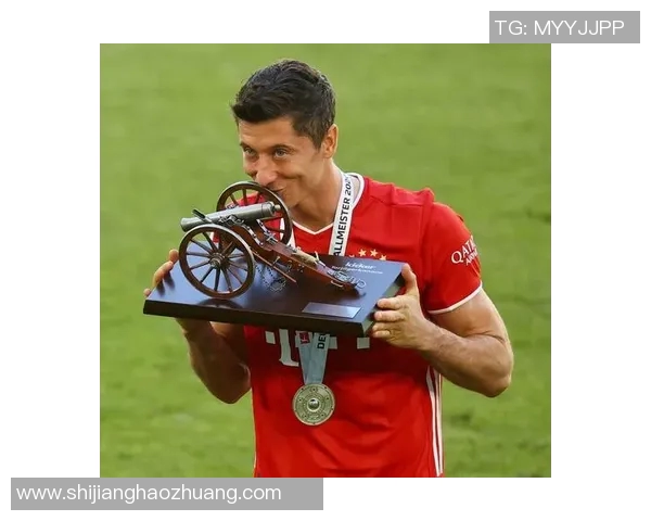 莱万重返德甲与旧主交锋拜仁球迷怒斥其忘恩负义情绪高涨